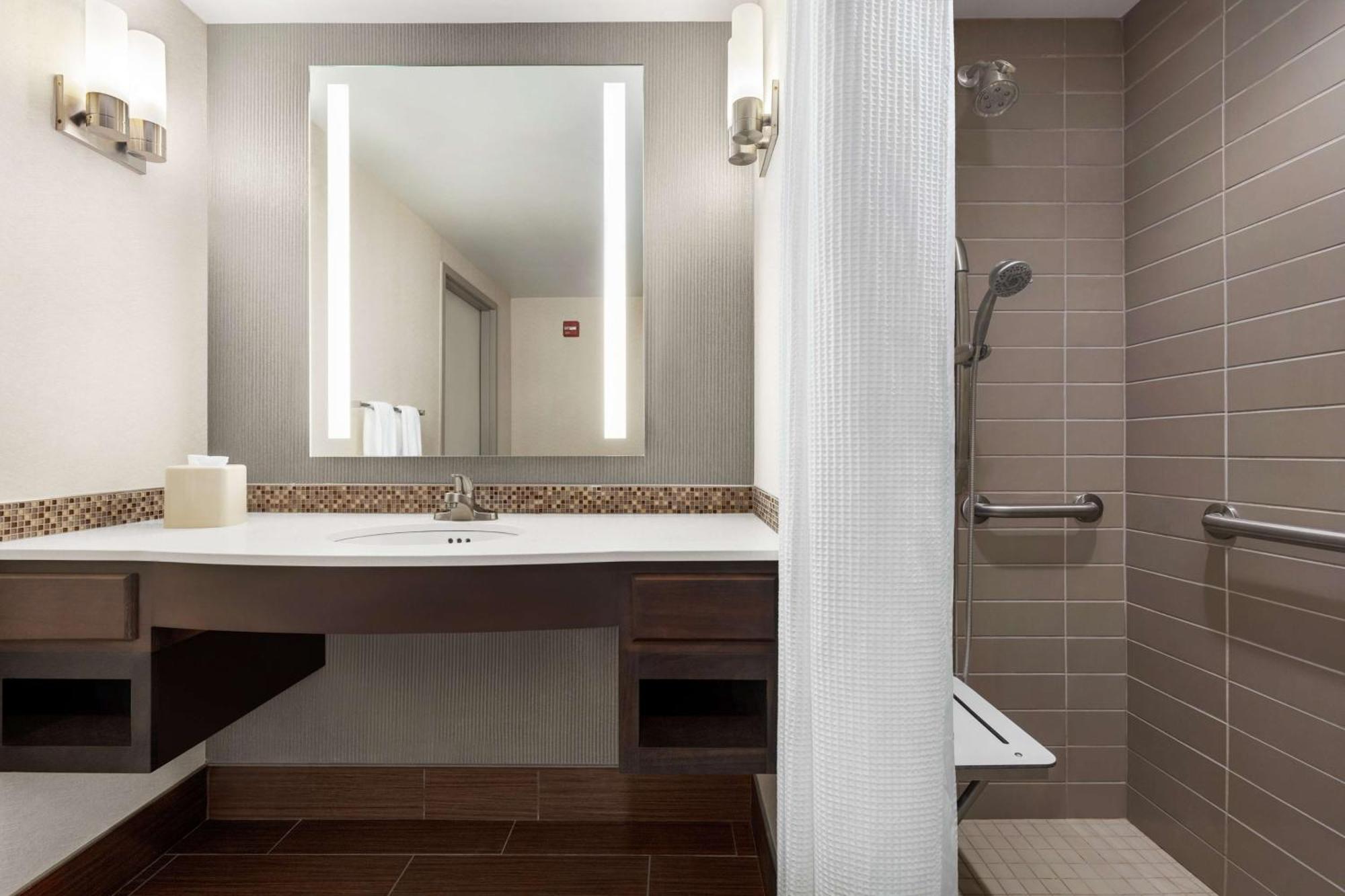 Hilton Garden Inn Louisville Downtown Eksteriør bilde